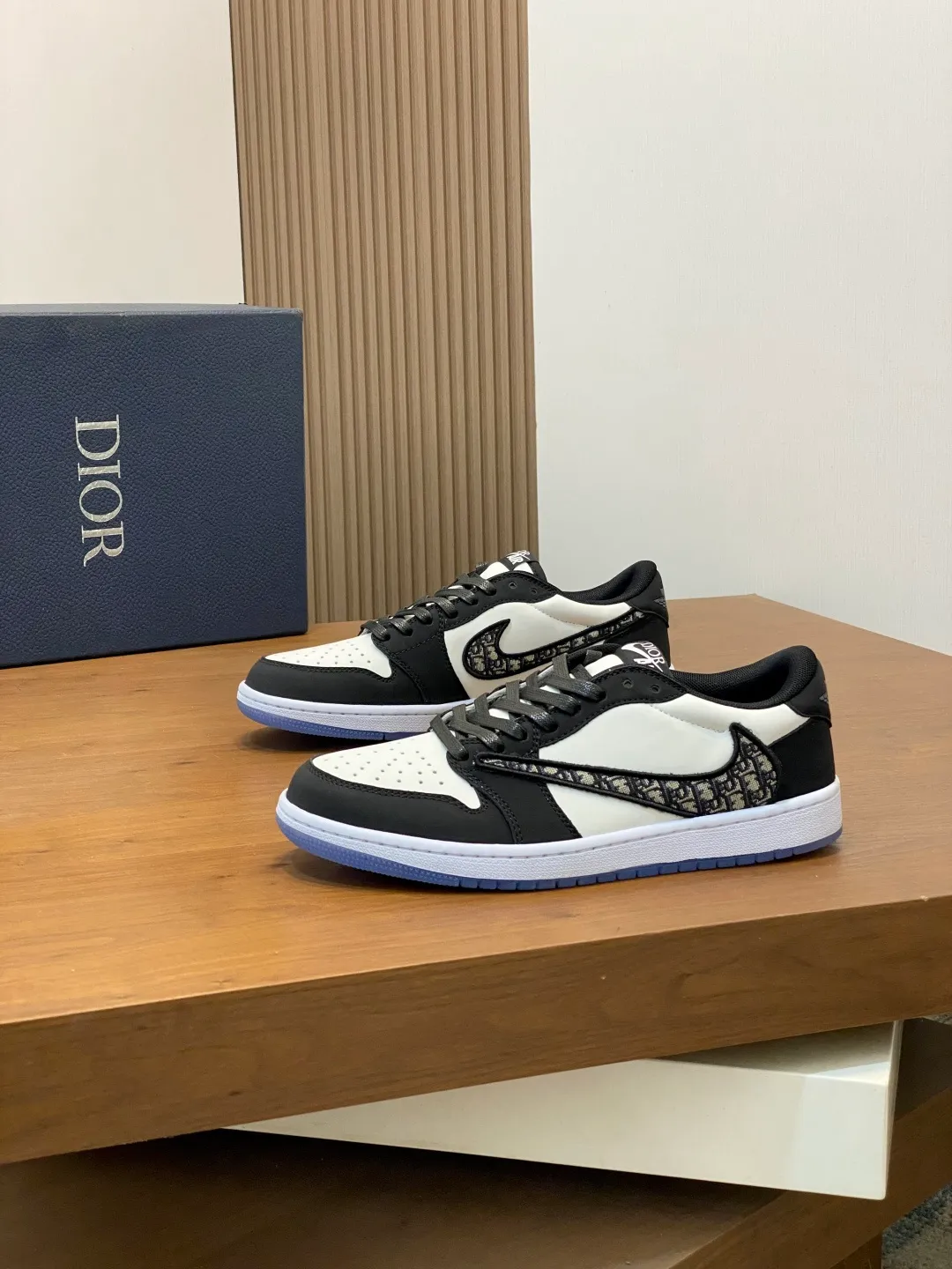 Men's shoes 💰700 [Dior-AIR] Dior co-branded model - high-end quality original single casual sports sneakers - upper: 🔝 silk calfskin, toe punching technology, tongue, brand cloth label, heel. embroidered brand logo - lining: brand canvas - outsole: original TPR·rubber·two-color molded outsole -super high quality control·fine workmanship·prominent (high-end·luxury·grade) -Size: 39-44 (38, 45, 46, can be customized)